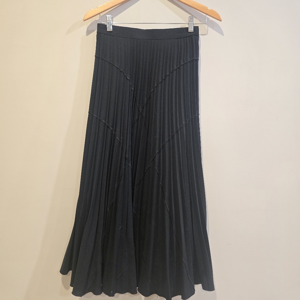 Elegant Black Pleated Skirt
